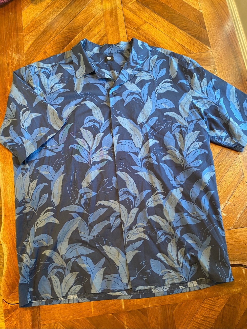 Uniqlo NWOT Navy Blue Short Sleeve Leaf Print Button-Down Shirt Men’s Size L